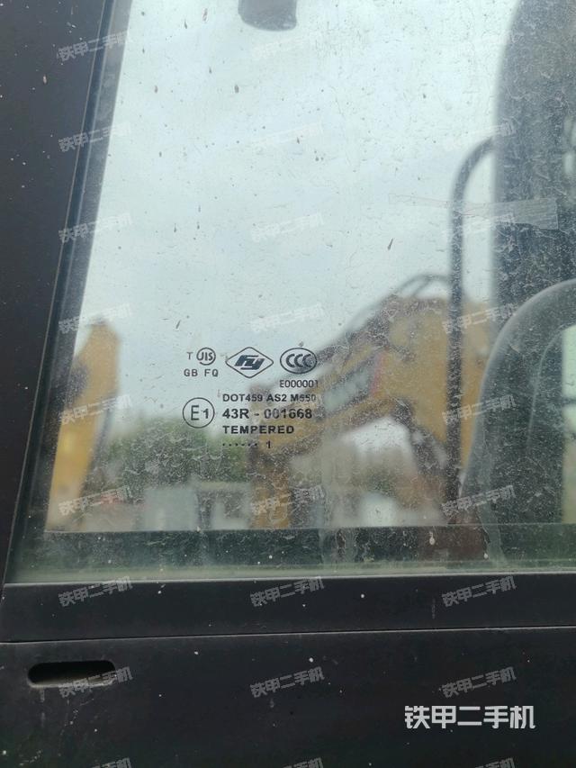 左后方玻璃角標(biāo)（駕駛室部分）