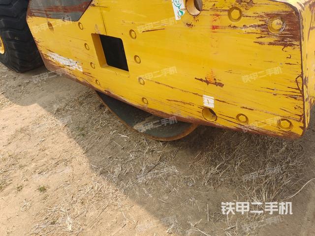 前車架正左側(cè)（壓路機前后車架）