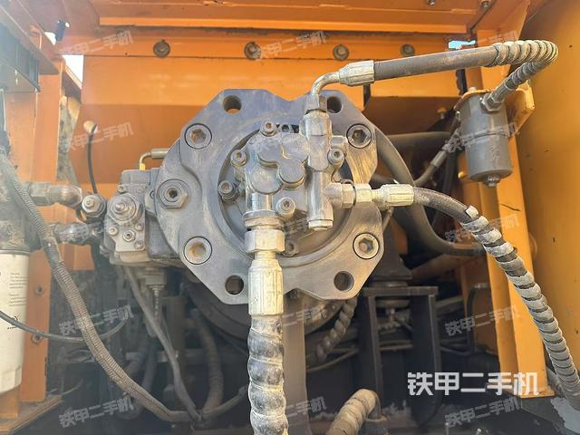 液壓泵艙室正面整體（整機(jī)外觀）