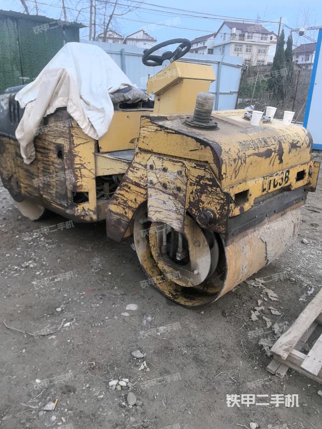 右前45°（壓路機(jī)整機(jī)外觀）