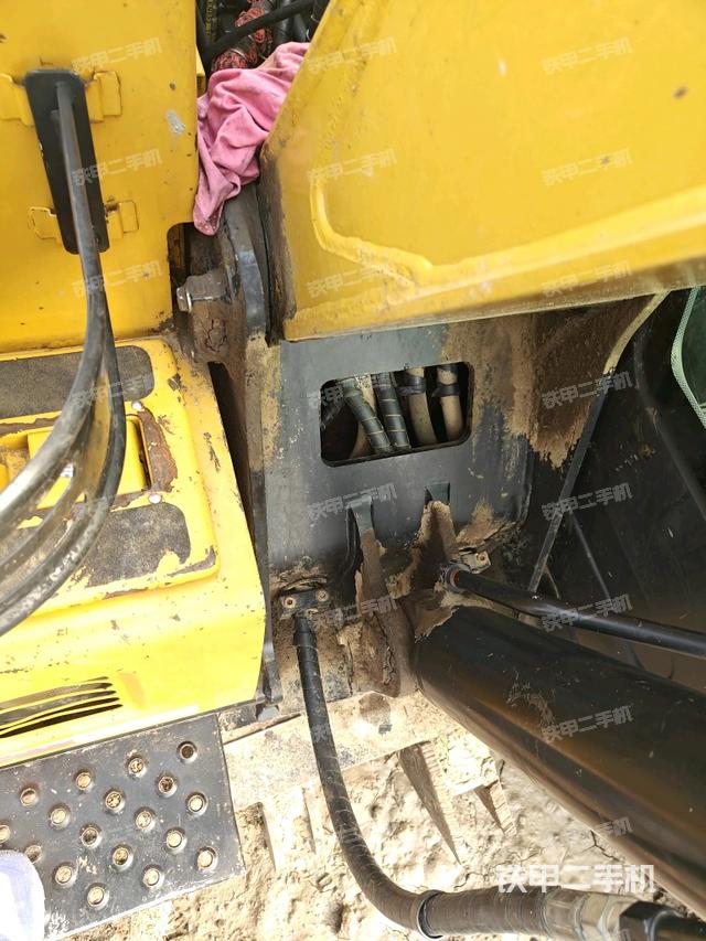 大臂根部?斜（工作和回轉(zhuǎn)裝置）