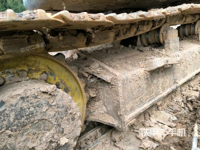 右驅(qū)動輪（行走機(jī)構(gòu)）