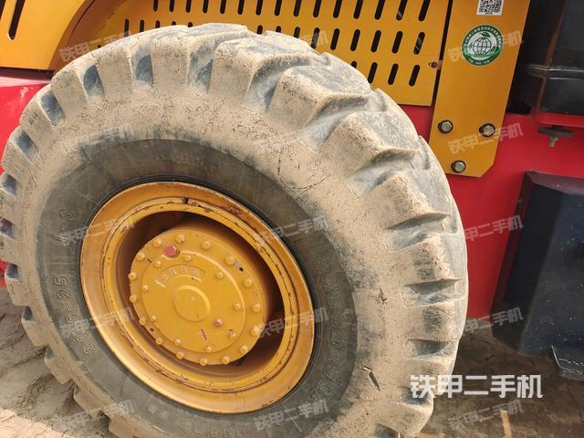 前輪左側(cè)減震塊連接及部件（壓路機(jī)前后車架）