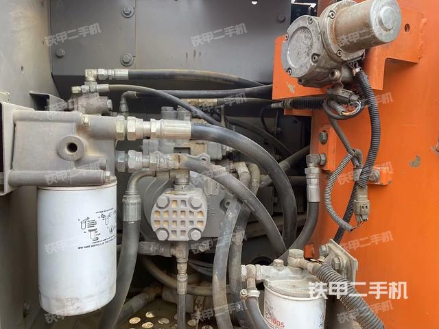 液壓泵艙室正面整體(整機(jī)外觀) 液壓泵艙室正面整體(整機(jī)外觀)