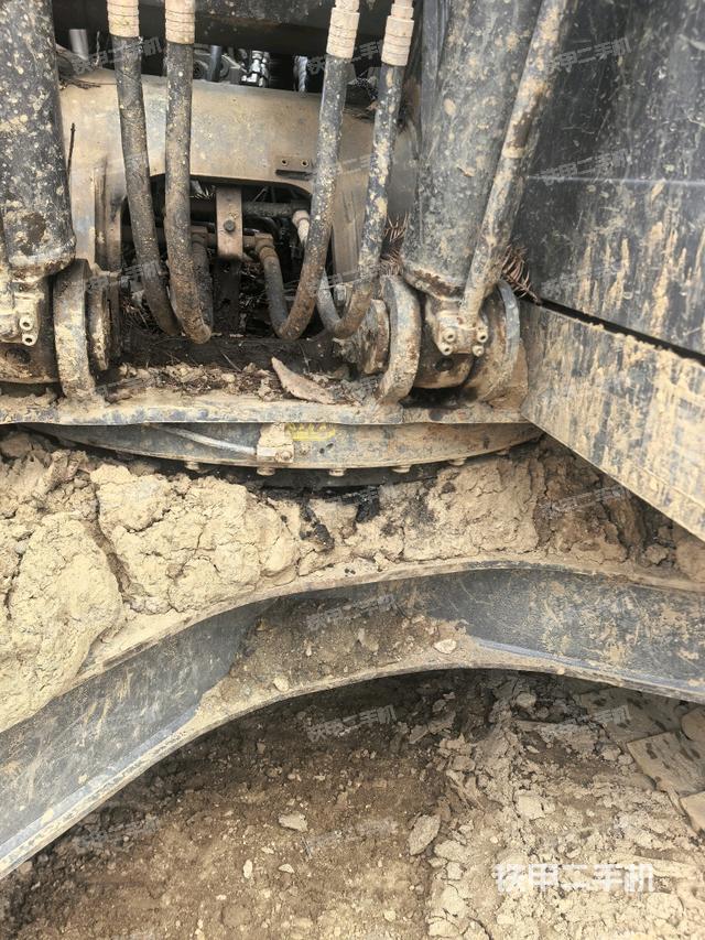 轉(zhuǎn)盤(pán)和下車架正前（工作和回轉(zhuǎn)裝置）