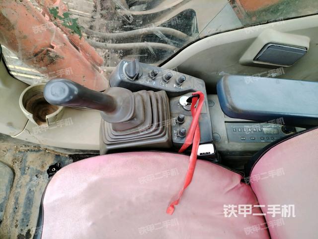 座椅右側控制臺/鑰匙門/油門/含右手柄（駕駛室部分）