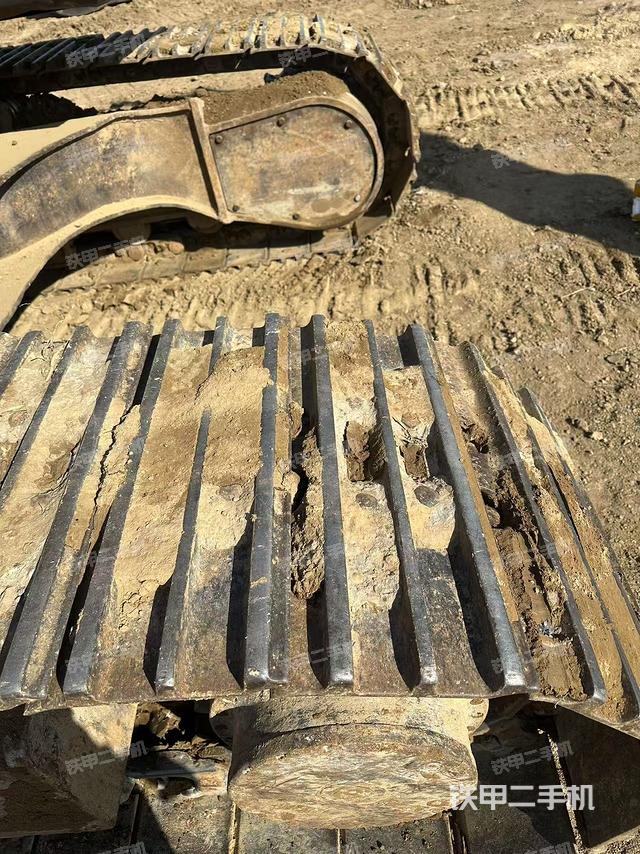 單側(cè)履帶整體（整機(jī)外觀）