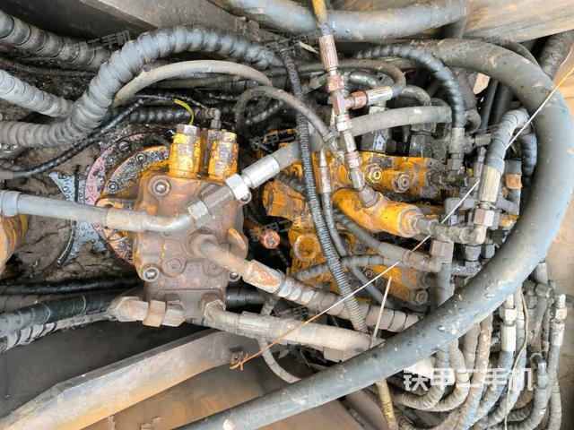 回轉(zhuǎn)馬達(dá)（上車部件）