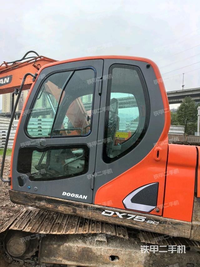 ?駕駛室正側(cè)（駕駛室部分）