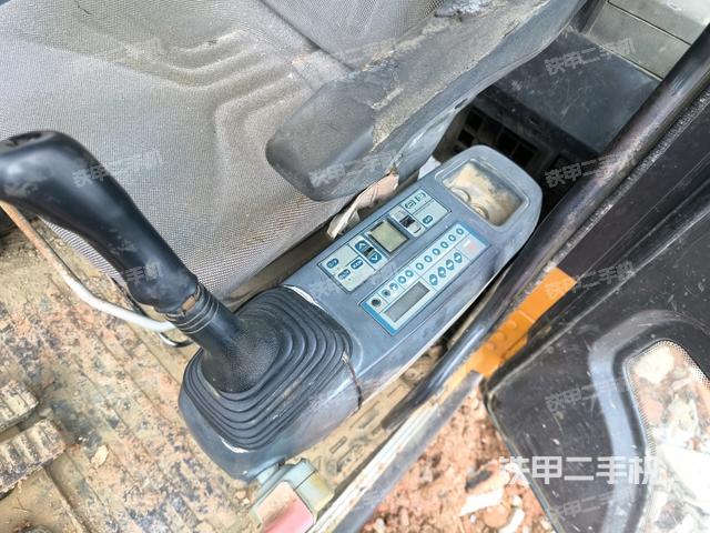 駕駛室左后45度(駕駛室部分) 駕駛室左后45度(駕駛室部分)