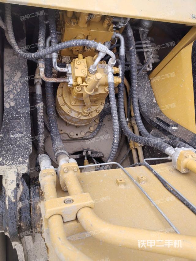 回轉(zhuǎn)馬達(dá)和主控閥（整機(jī)外觀）