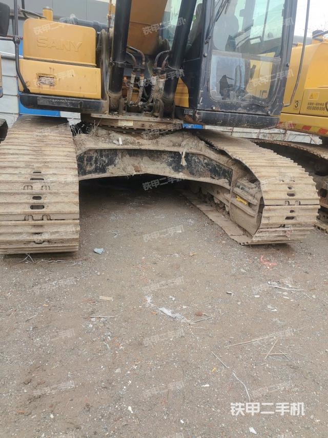 轉(zhuǎn)盤和下車架正前（工作和回轉(zhuǎn)裝置）