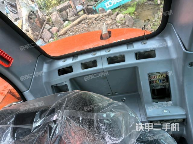 座椅右側(cè)控制臺/鑰匙門/油門/含右手柄（駕駛室部分）