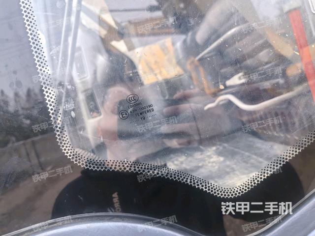 左后方玻璃角標(biāo)（駕駛室部分）