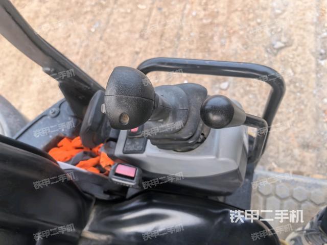 座椅右側(cè)控制臺(tái)/鑰匙門/油門/含右手柄（駕駛室部分）