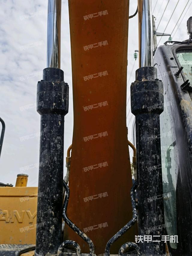 大臂油缸整體?豎拍（工作和回轉(zhuǎn)裝置）