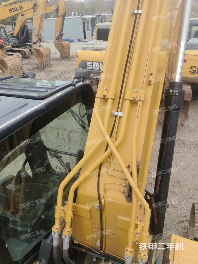 大臂背部俯視（工作和回轉(zhuǎn)裝置）