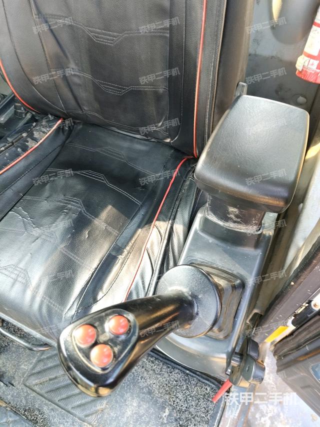 座椅左側(cè)控制臺(tái)/音響/含左手柄（駕駛室部分）