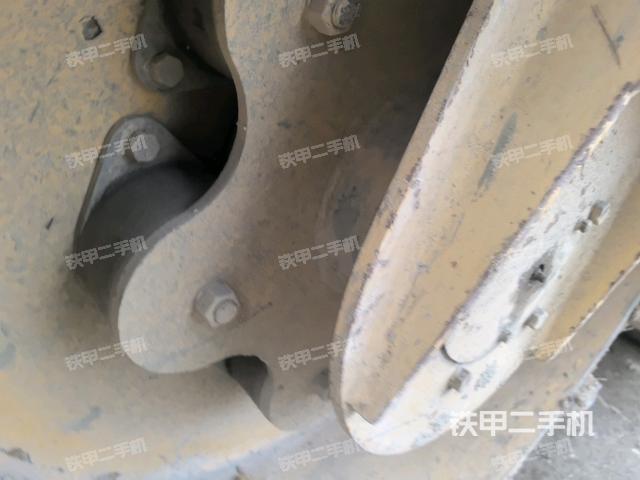 前輪左側(cè)減震塊連接及部件（壓路機(jī)前后車架）