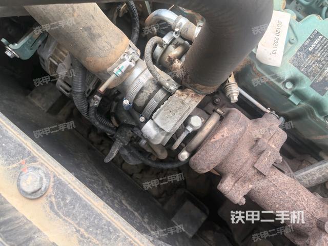 氣門室蓋螺絲特寫(xiě)（上車部件）