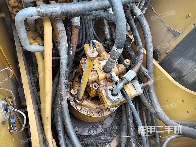 回转马达和主控阀（整机外观）