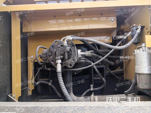 液壓泵艙室正面整體（整機(jī)外觀）