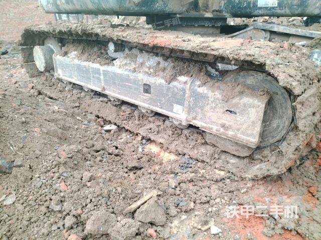 右側(cè)履帶整體?（行走機(jī)構(gòu)）