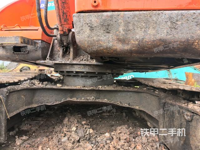 轉(zhuǎn)盤和下車架正前（工作和回轉(zhuǎn)裝置）