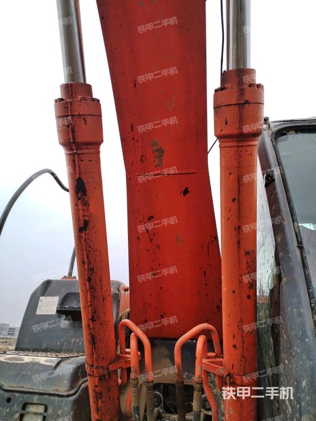 大臂油缸整體?豎拍（工作和回轉(zhuǎn)裝置）