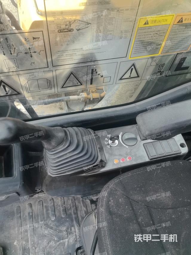 座椅右側(cè)控制臺/鑰匙門/油門/含右手柄（駕駛室部分）