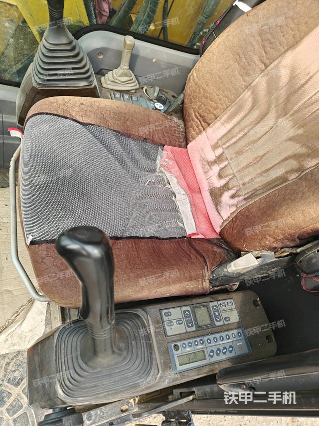 座椅左側(cè)控制臺/音響/含左手柄（駕駛室部分）