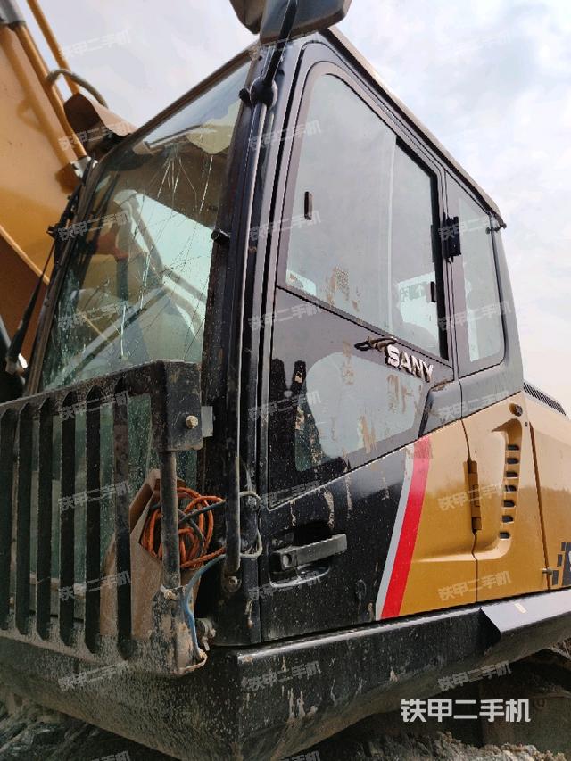 驾驶室左前45度（驾驶室部分）