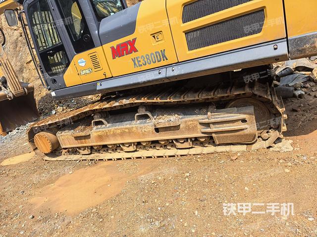 右側(cè)履帶整體(行走機構(gòu)) 右側(cè)履帶整體(行走機構(gòu))