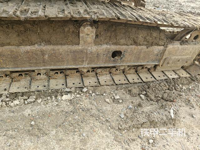 右驅(qū)動輪（行走機構(gòu)）