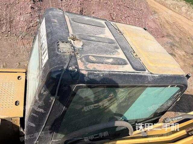 驾驶室顶部（整机外观）