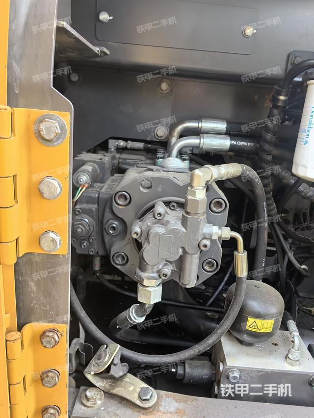 液壓泵斜45?右（大件艙室）