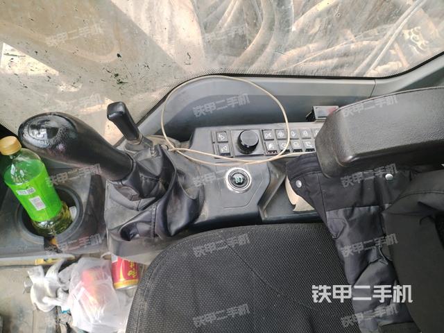 座椅右側(cè)控制臺/鑰匙門/油門/含右手柄（駕駛室部分）