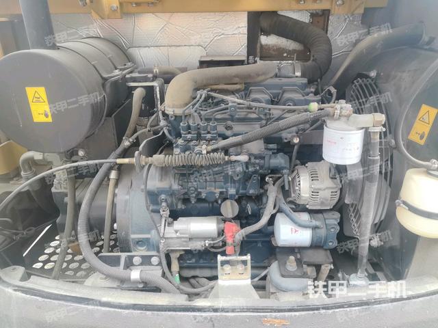 發(fā)動(dòng)機(jī)室（上車部件）