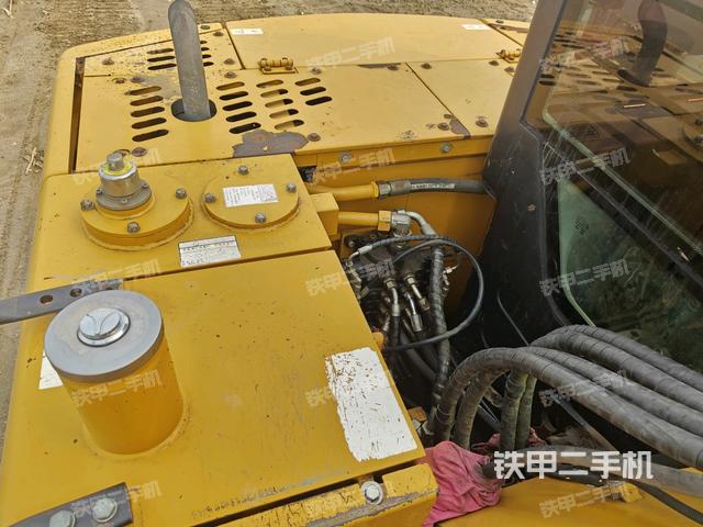 轉(zhuǎn)盤和下車架正前（工作和回轉(zhuǎn)裝置）