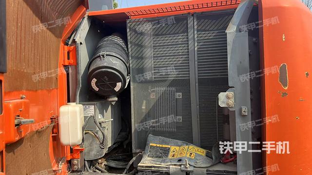 散熱器正面(大件艙室) 散熱器正面(大件艙室)