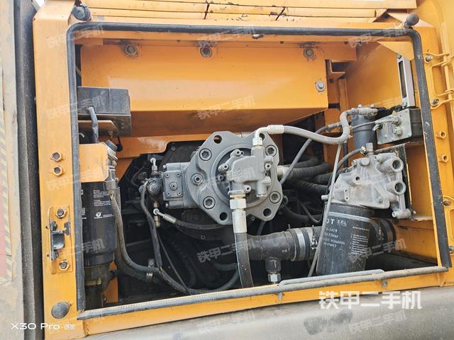 液壓泵艙室正面整體(整機(jī)外觀) 液壓泵艙室正面整體(整機(jī)外觀)