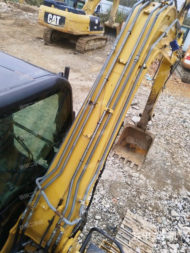 大臂背部俯視（工作和回轉(zhuǎn)裝置）