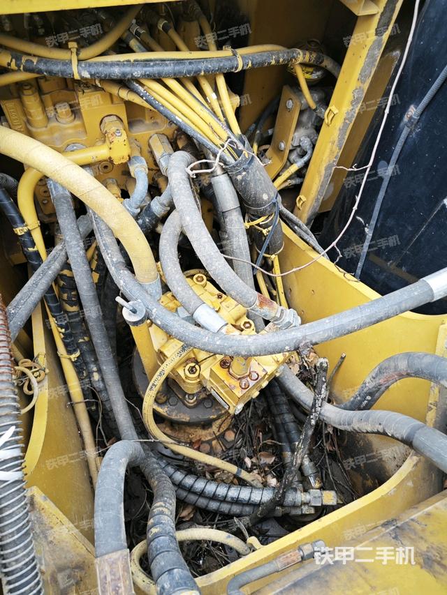 回轉(zhuǎn)馬達(dá)和主控閥（整機(jī)外觀）