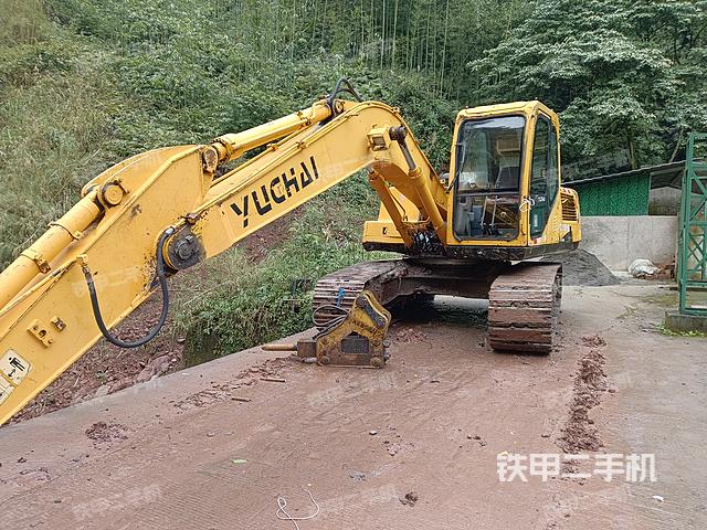 驾驶室顶部（整机外观）