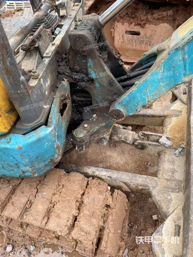 大臂根部?斜（工作和回轉(zhuǎn)裝置）