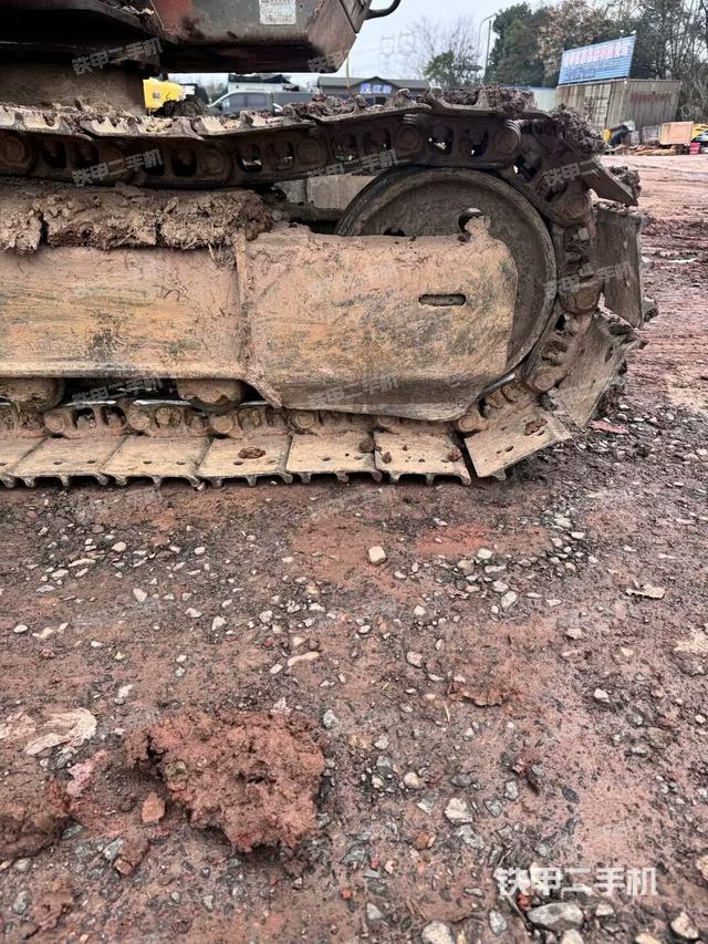 右驅(qū)動輪（行走機構(gòu)）