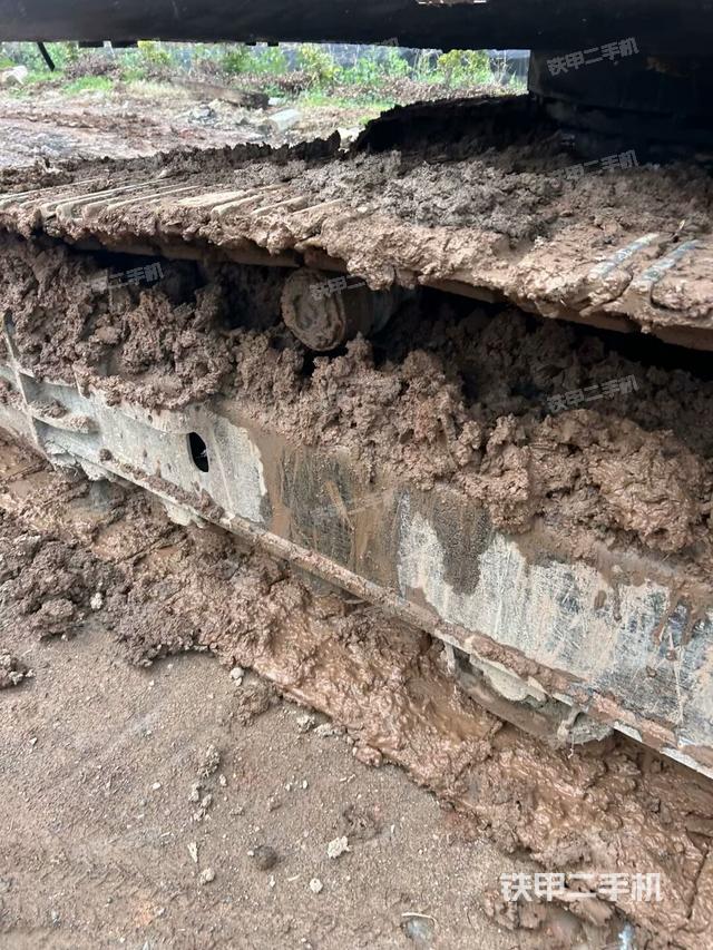 右驅(qū)動輪（行走機構(gòu)）