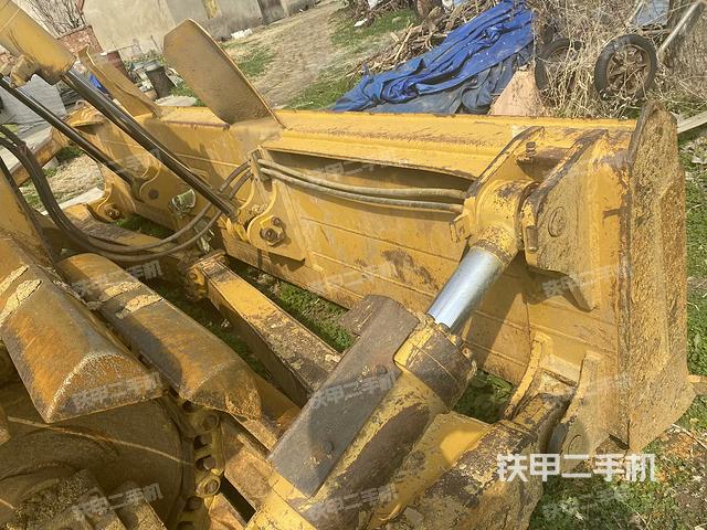 推土鏟右后(推土機底盤及工作裝置) 推土鏟右后(推土機底盤及工作裝置)