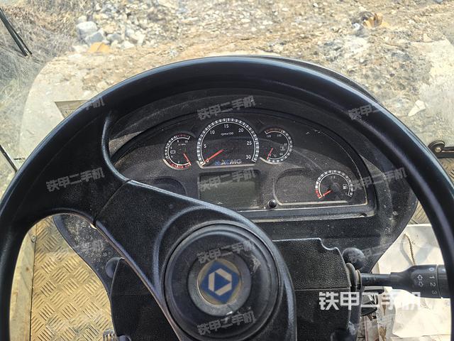 驾驶室操作台（设备外观及核心部件）