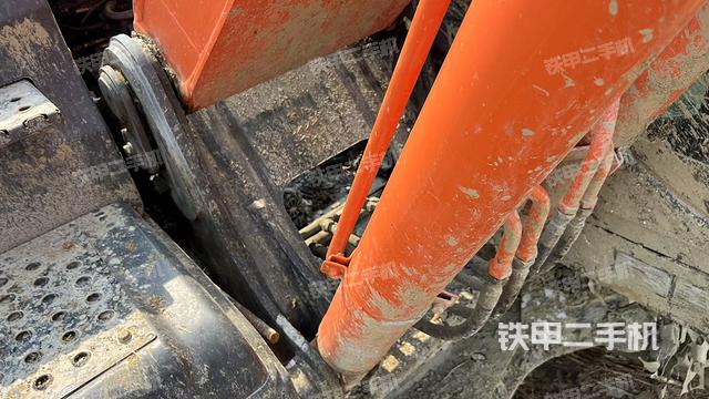 大臂根部?斜視(工作和回轉(zhuǎn)裝置) 大臂根部?斜視(工作和回轉(zhuǎn)裝置)